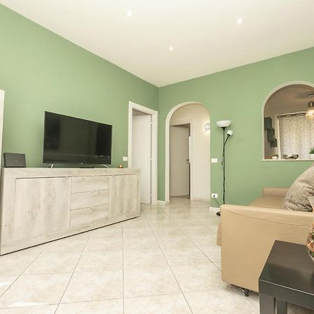 Homes In Genoa - Young Apartment Bagian luar foto